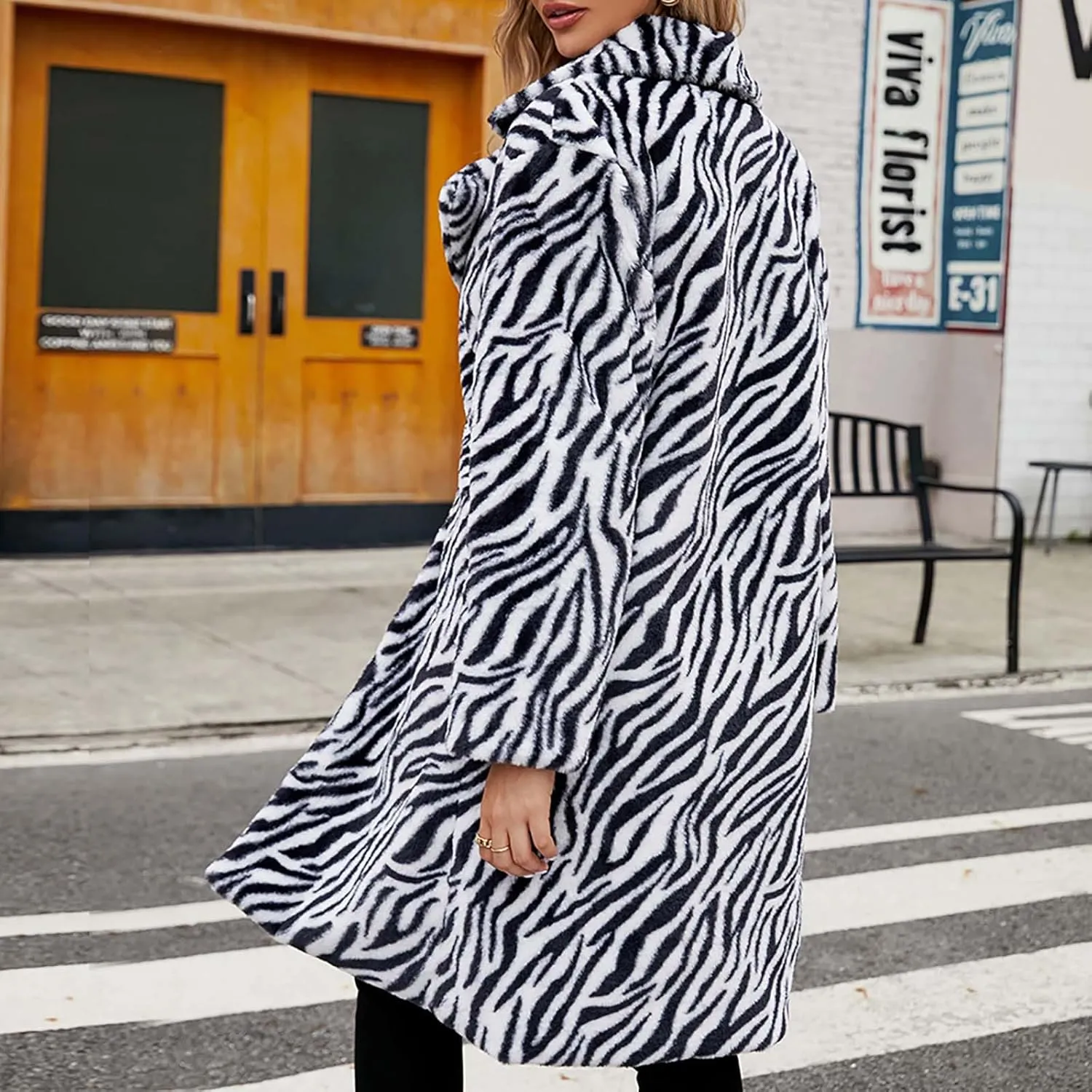 Lmdudan Womens 2024 Winter Faux Fur Coat Leopard Print Fleece Long Jacket Retro Lapel Warm Overcoat Plus Size Trench Coats
