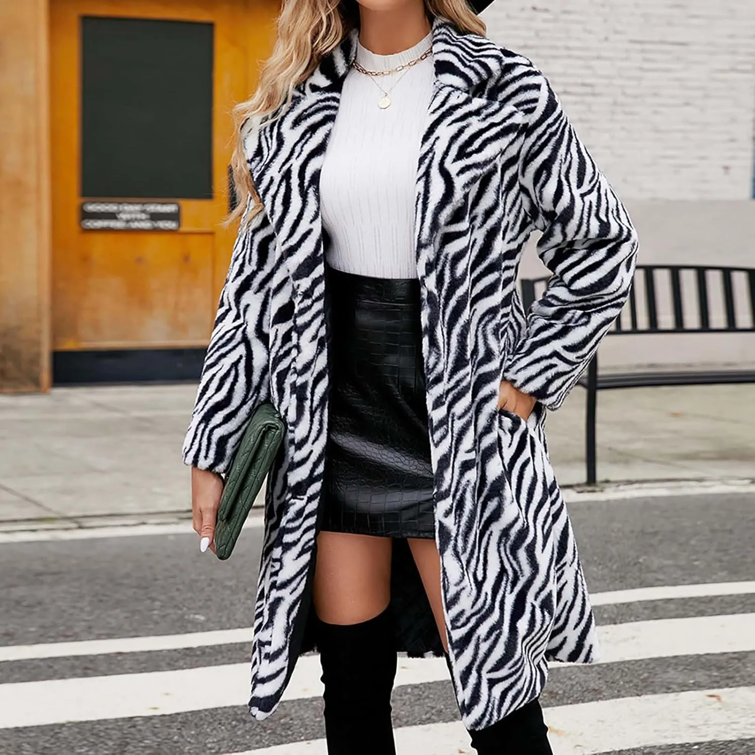 Lmdudan Womens 2024 Winter Faux Fur Coat Leopard Print Fleece Long Jacket Retro Lapel Warm Overcoat Plus Size Trench Coats