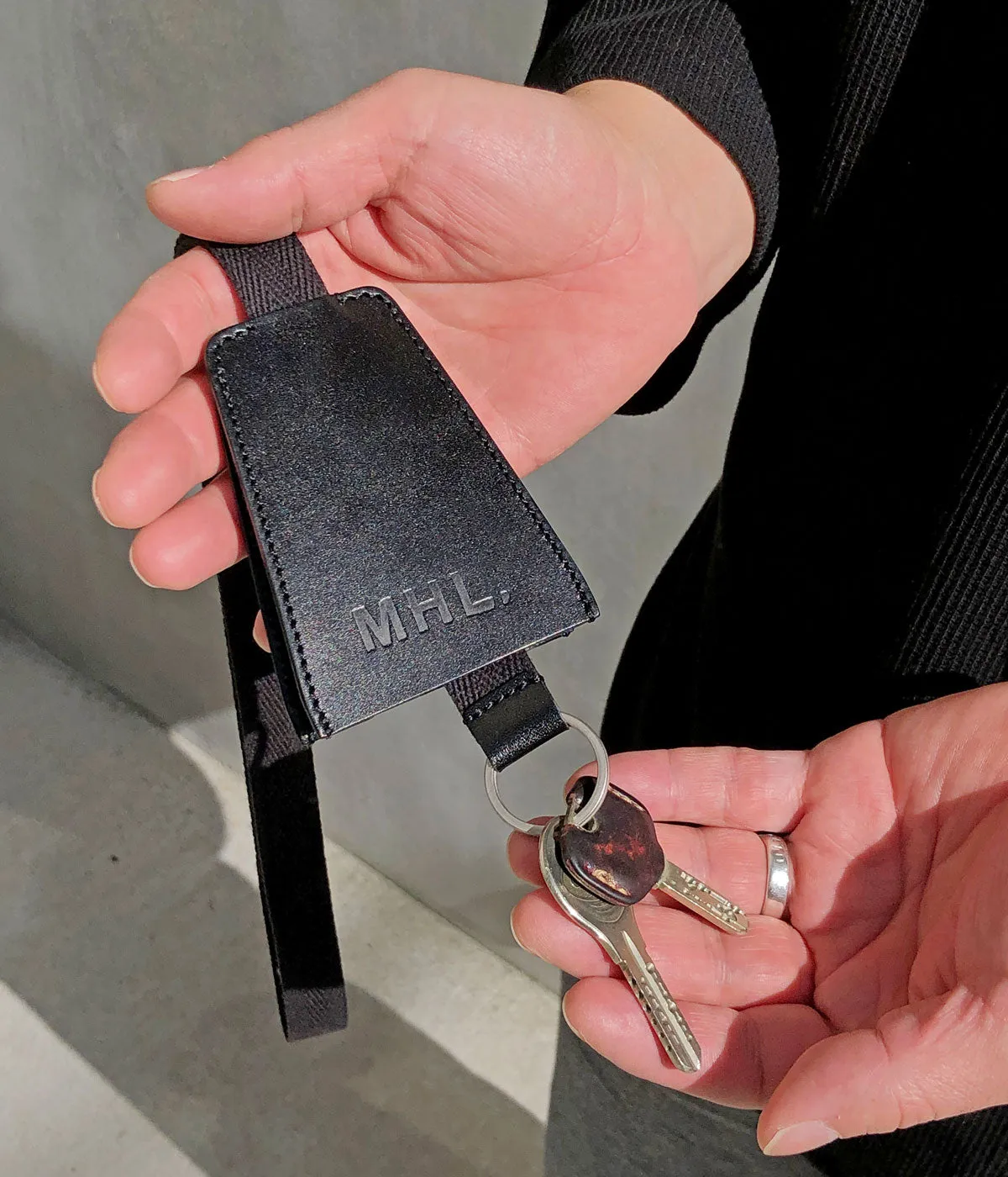 MHL./KEY HOLDER